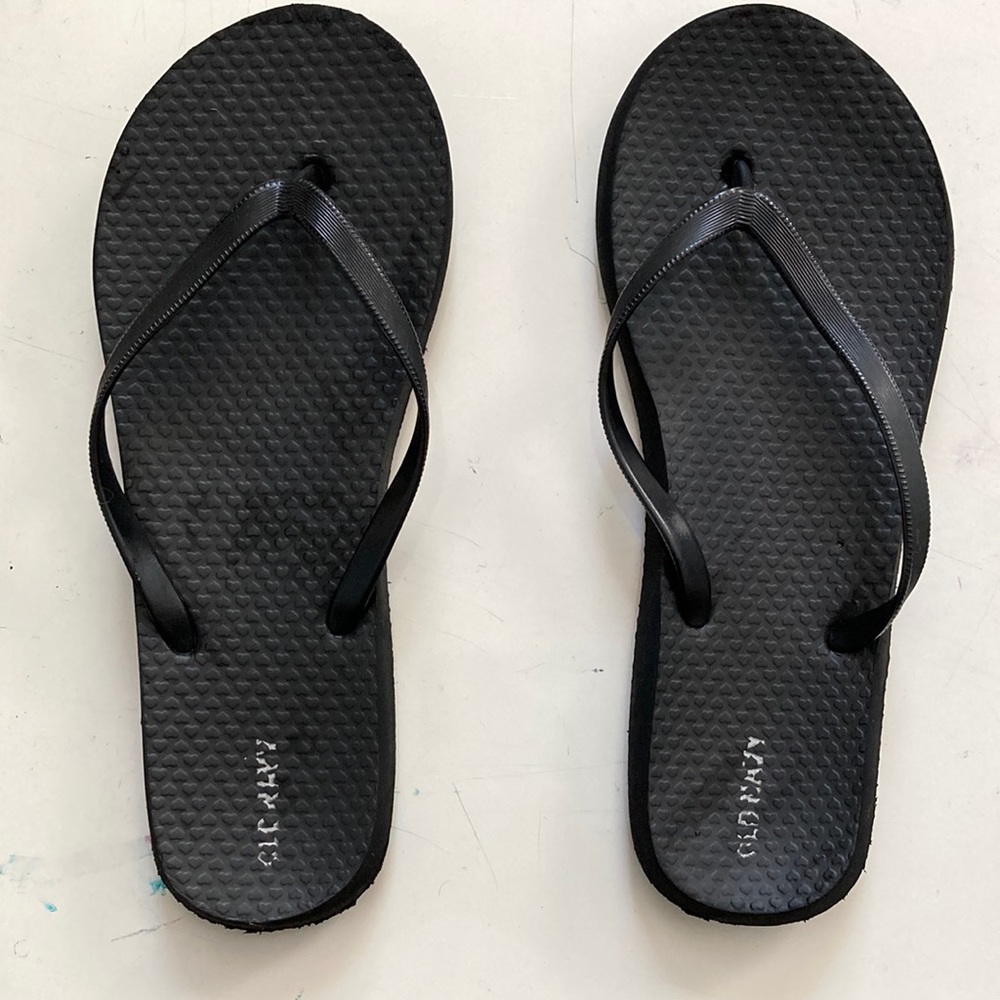 Girls flip flops size 5-6 large.